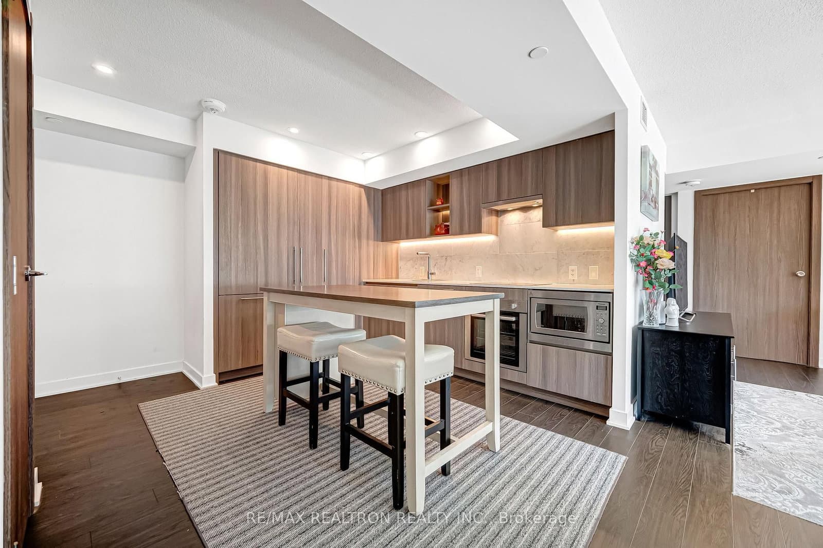 19 Bathurst Street, Unit 811 - Image 3