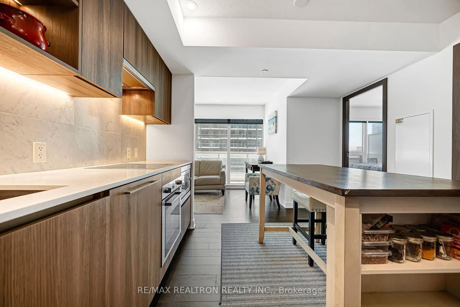 19 Bathurst Street, Unit 811 - Image 5