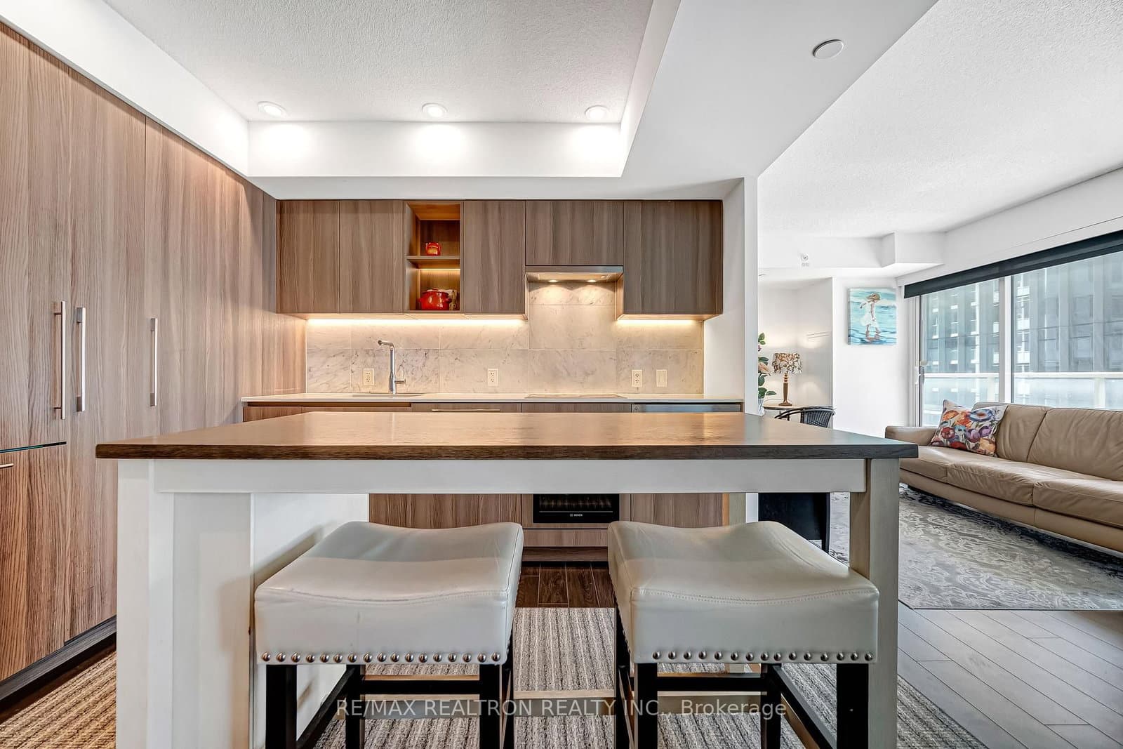 19 Bathurst Street, Unit 811 - Image 6