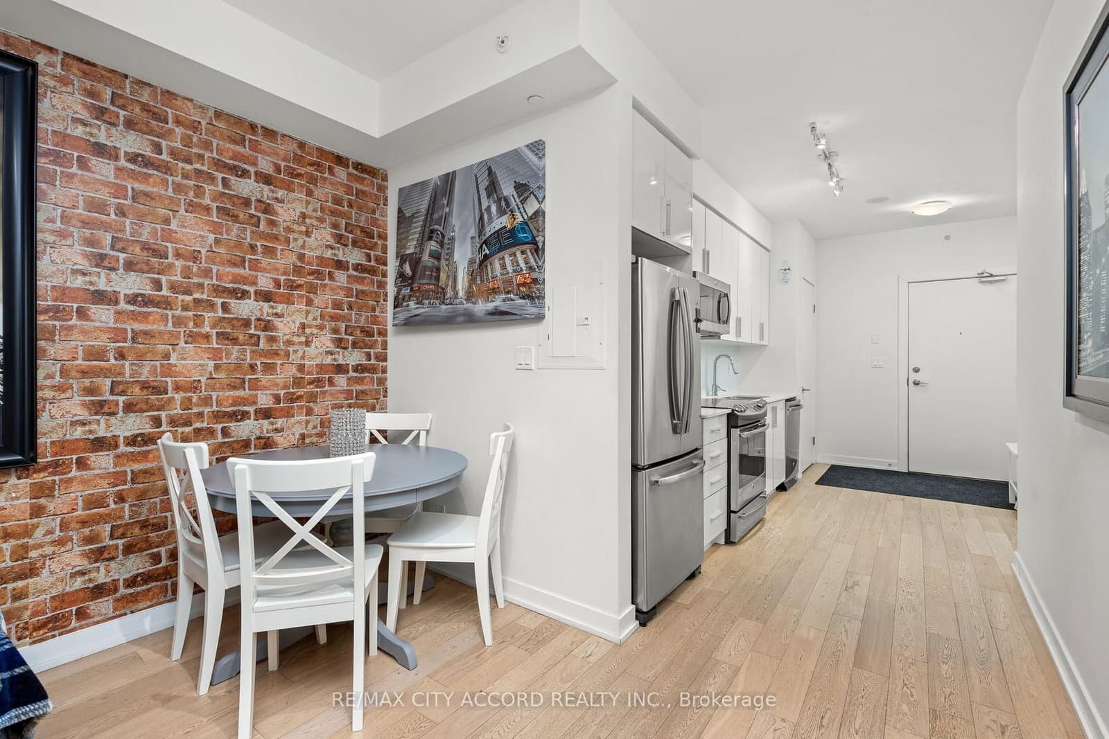 20 Bruyeres Mews, Unit 311 - Image 5