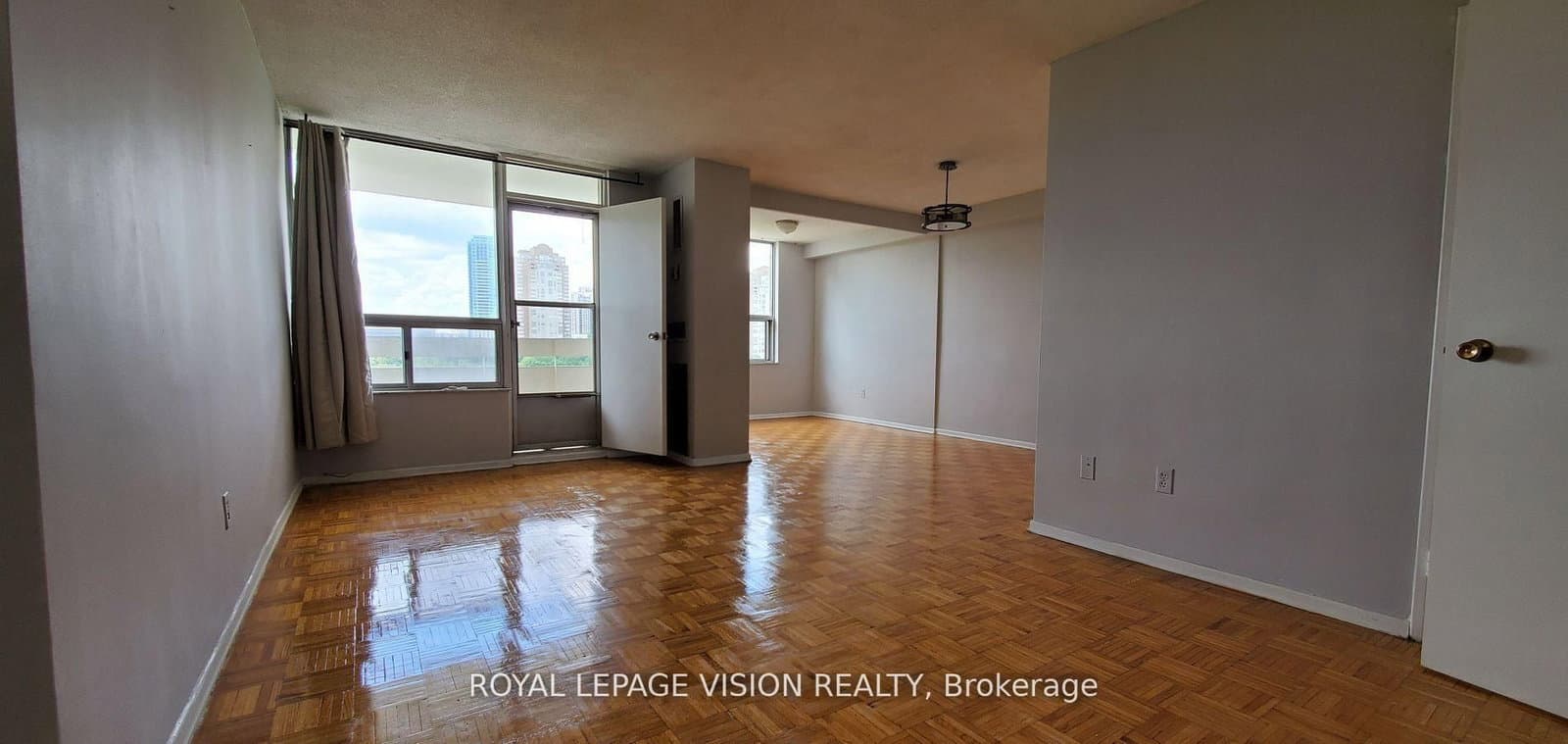 20 Edgecliff Golfway, Unit 1202 - Image 2