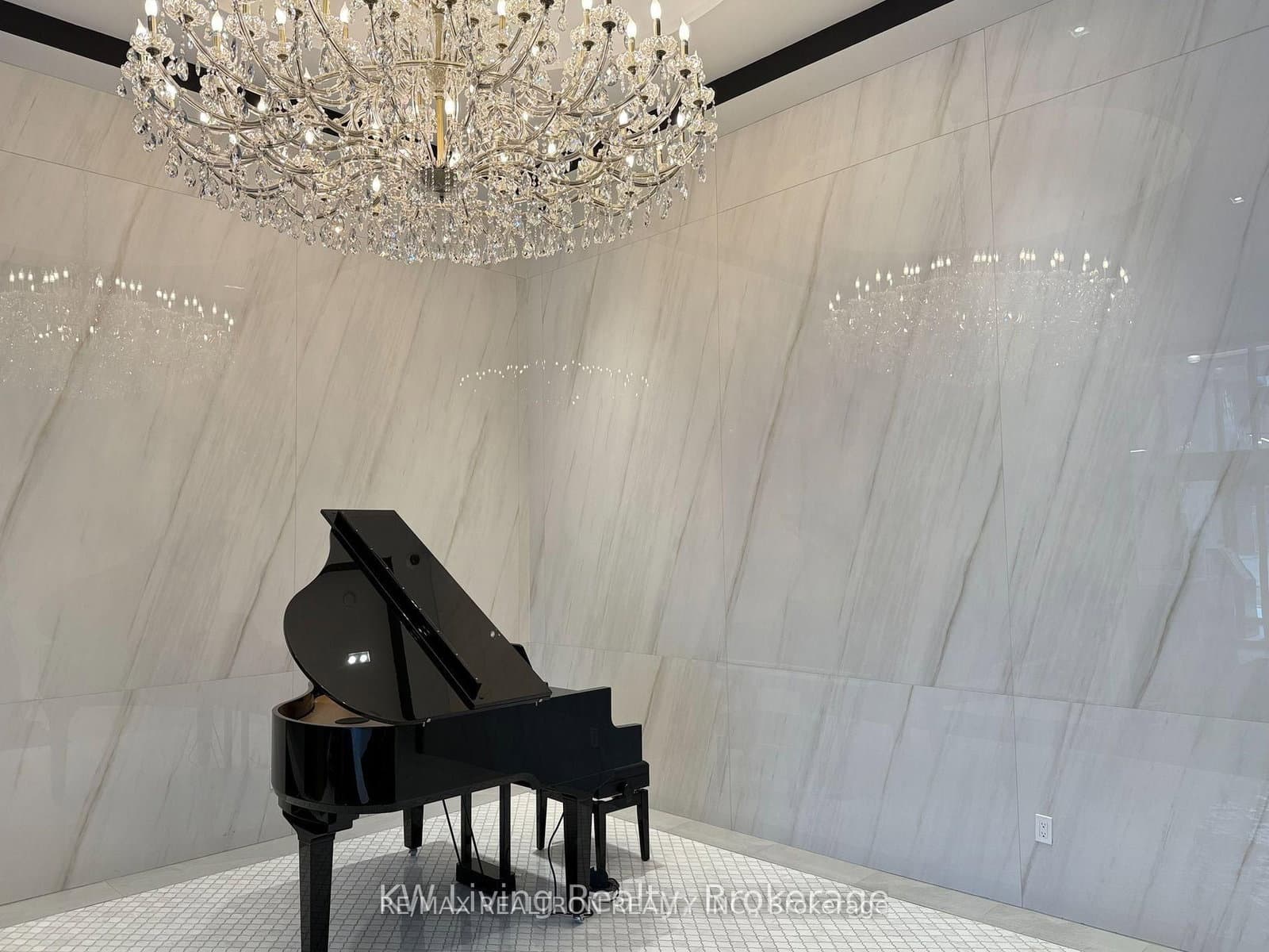 8 Wellesley Street W, Unit 806 - Image 4