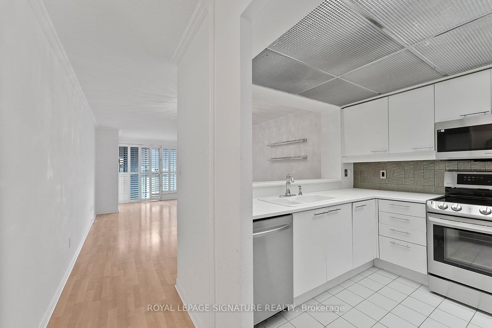 18 Hollywood Avenue, Unit 206 - Image 4