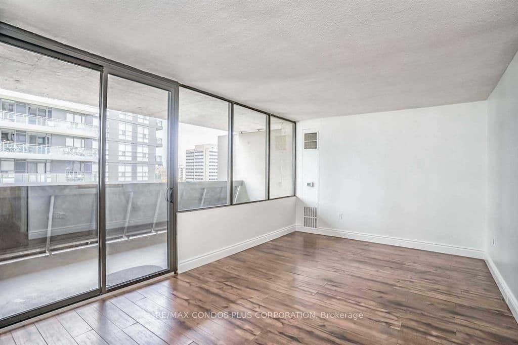 720 Spadina Avenue, Unit 1011 - Image 2