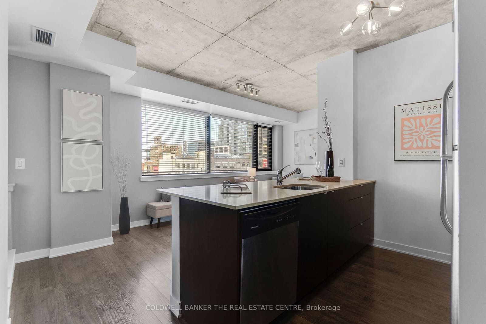 400 Wellington Street W, Unit 802 - Image 3