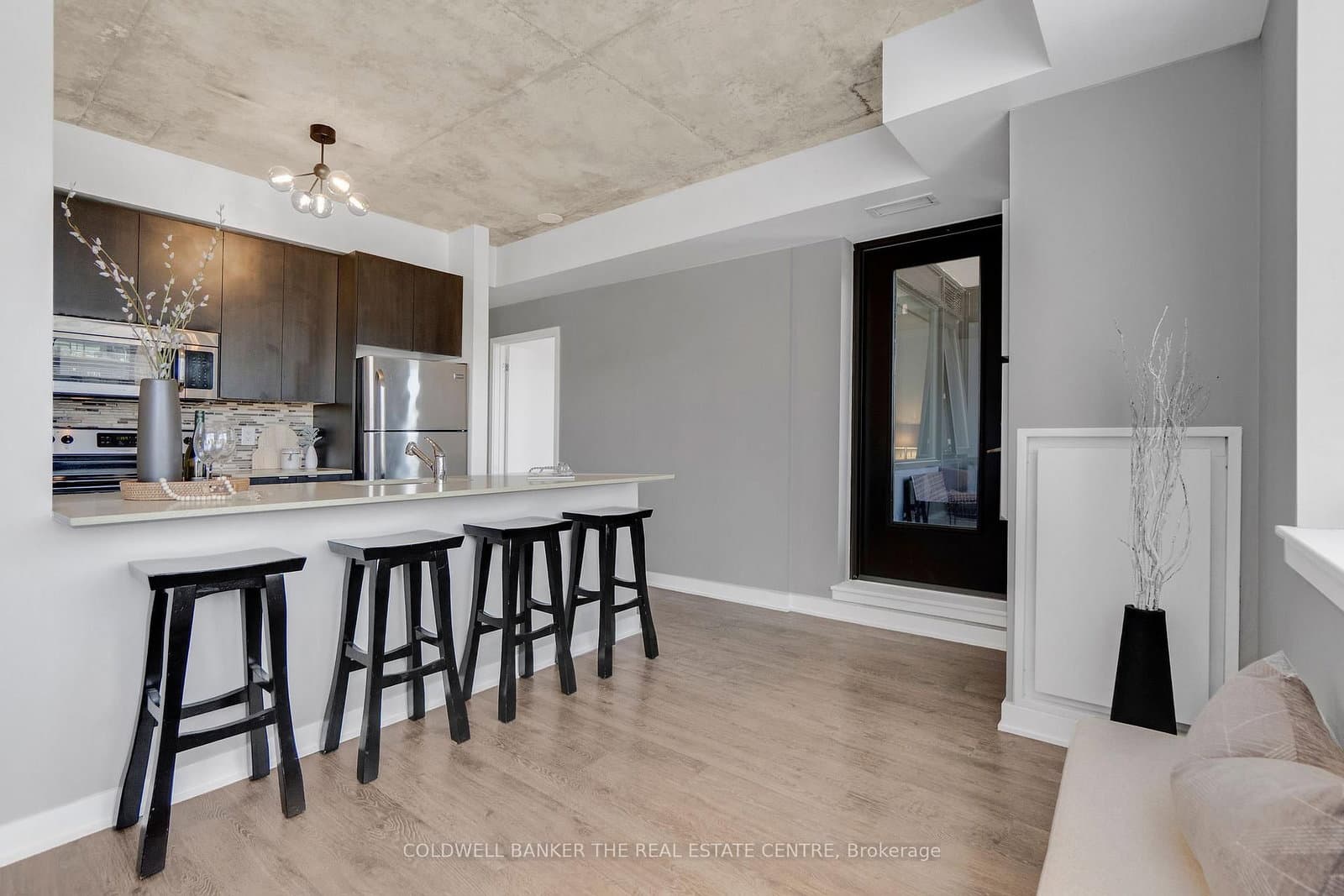 400 Wellington Street W, Unit 802 - Image 4