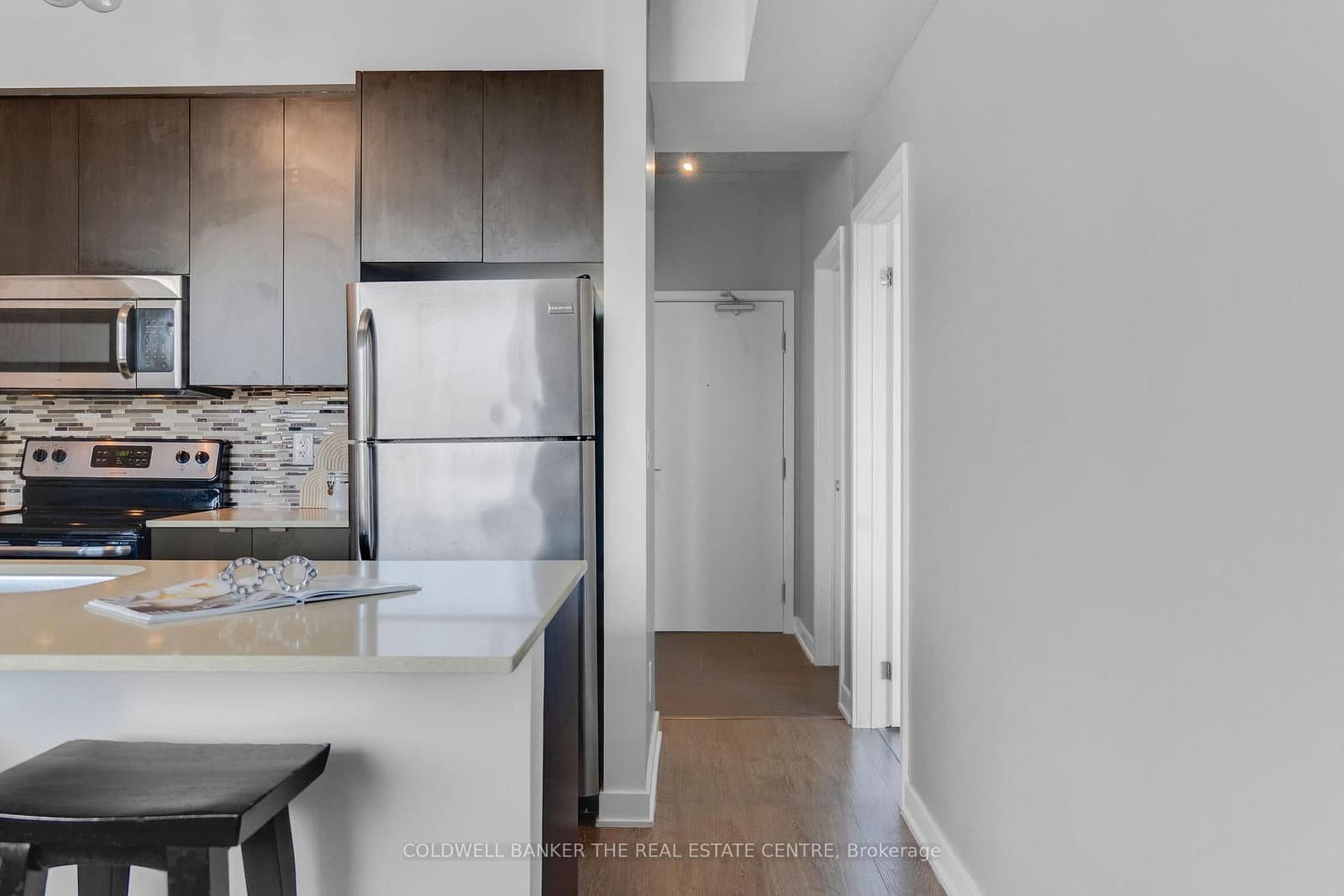400 Wellington Street W, Unit 802 - Image 5