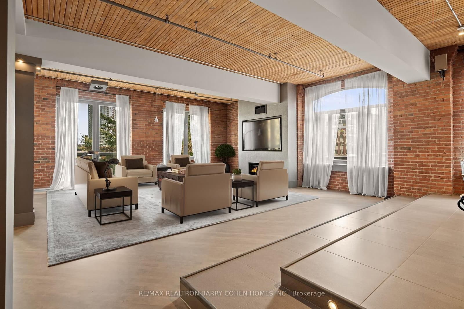 468 Wellington Street W, Unit 300 - Image 4