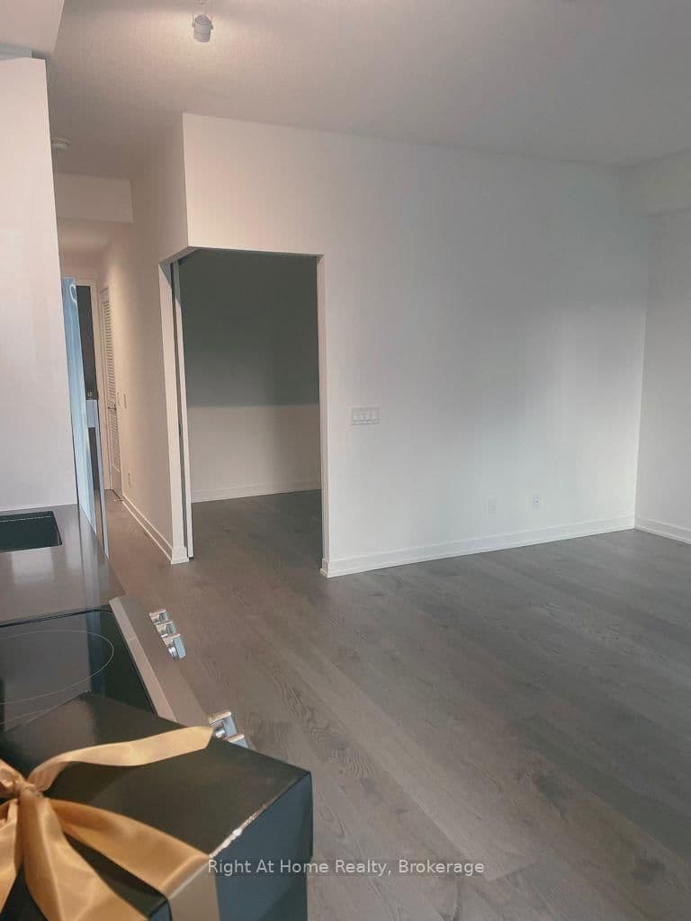 2606 25 Richmond Street E, Unit 6 - Image 4