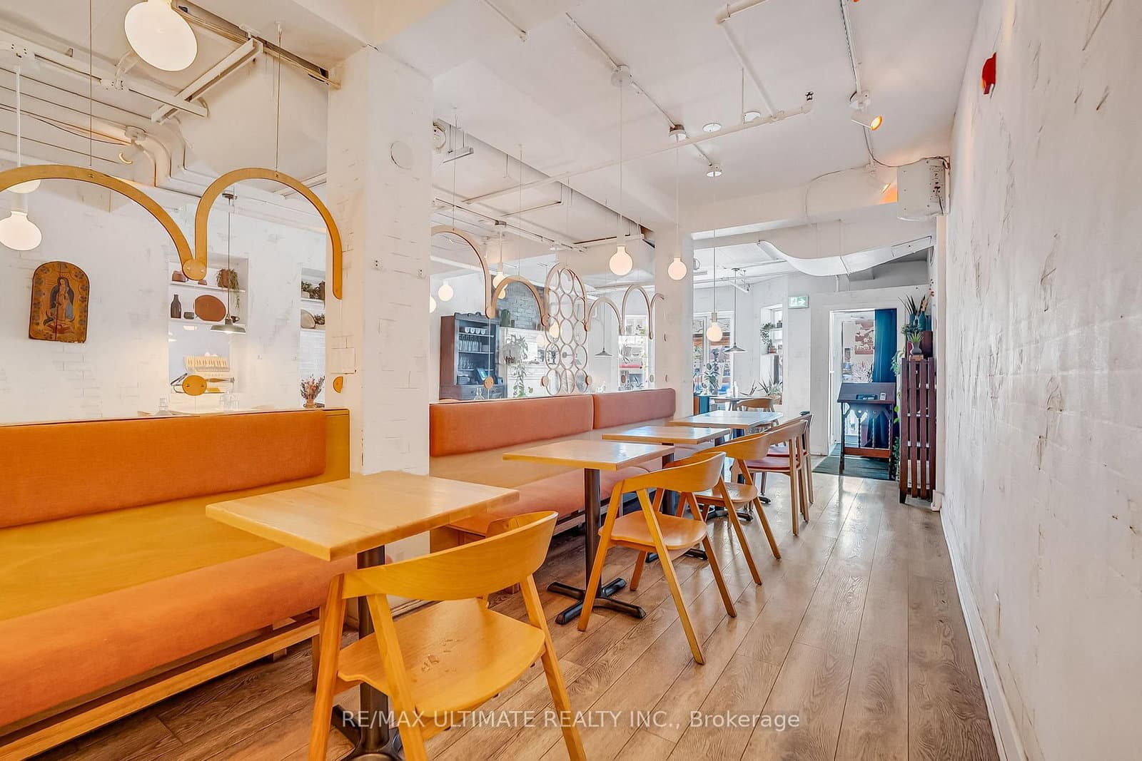 460 College Street - Image 5