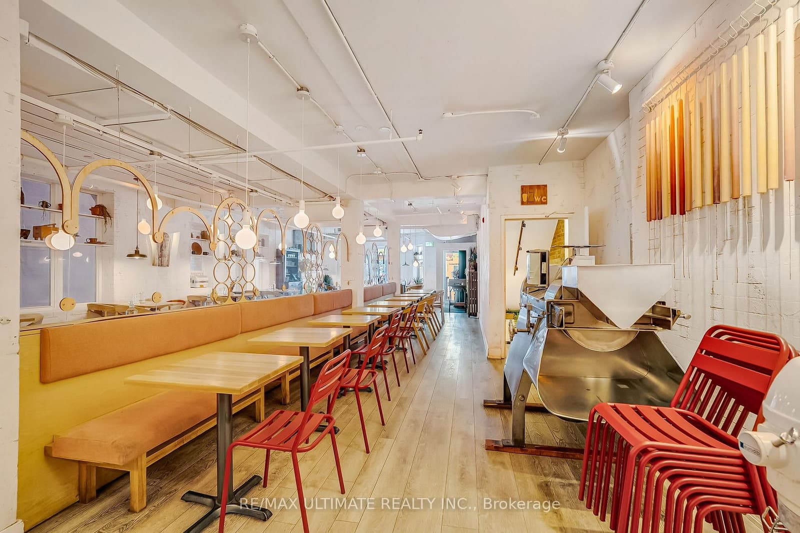 460 College Street - Image 6