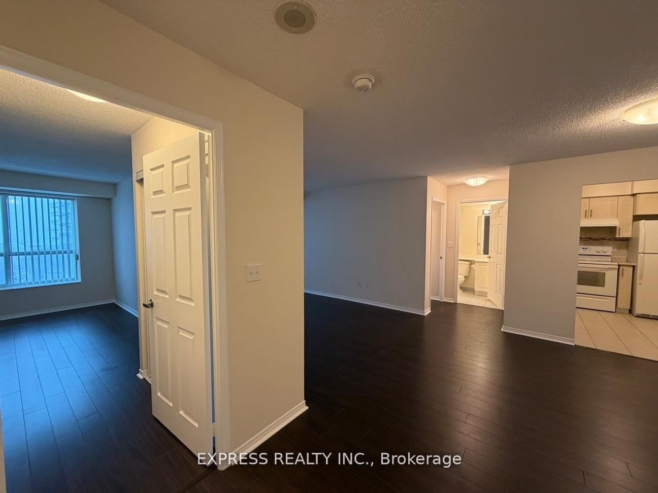 29 Pemberton Avenue, Unit 809 - Image 1
