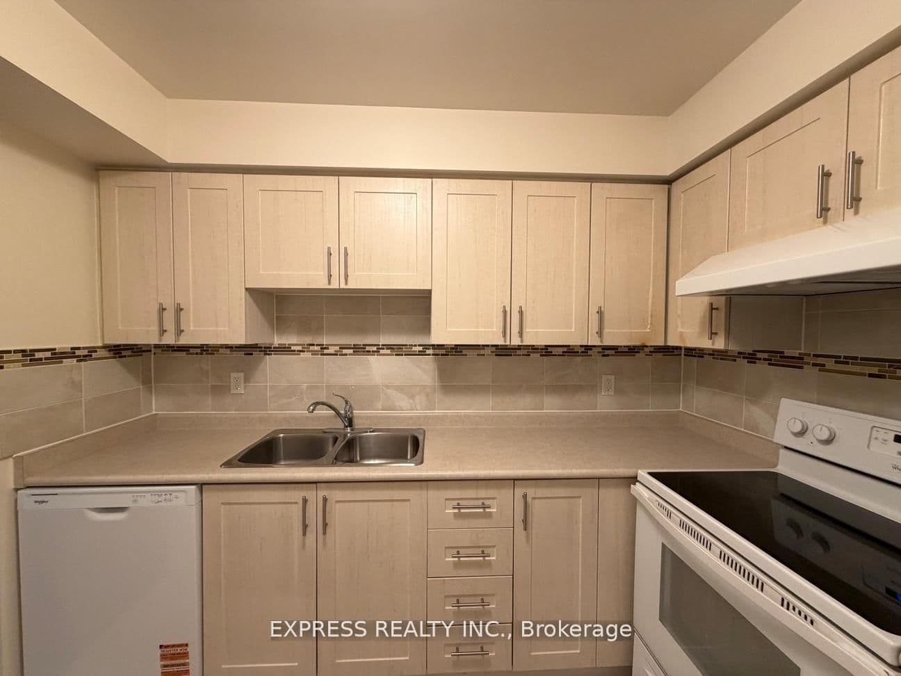 29 Pemberton Avenue, Unit 809 - Image 3