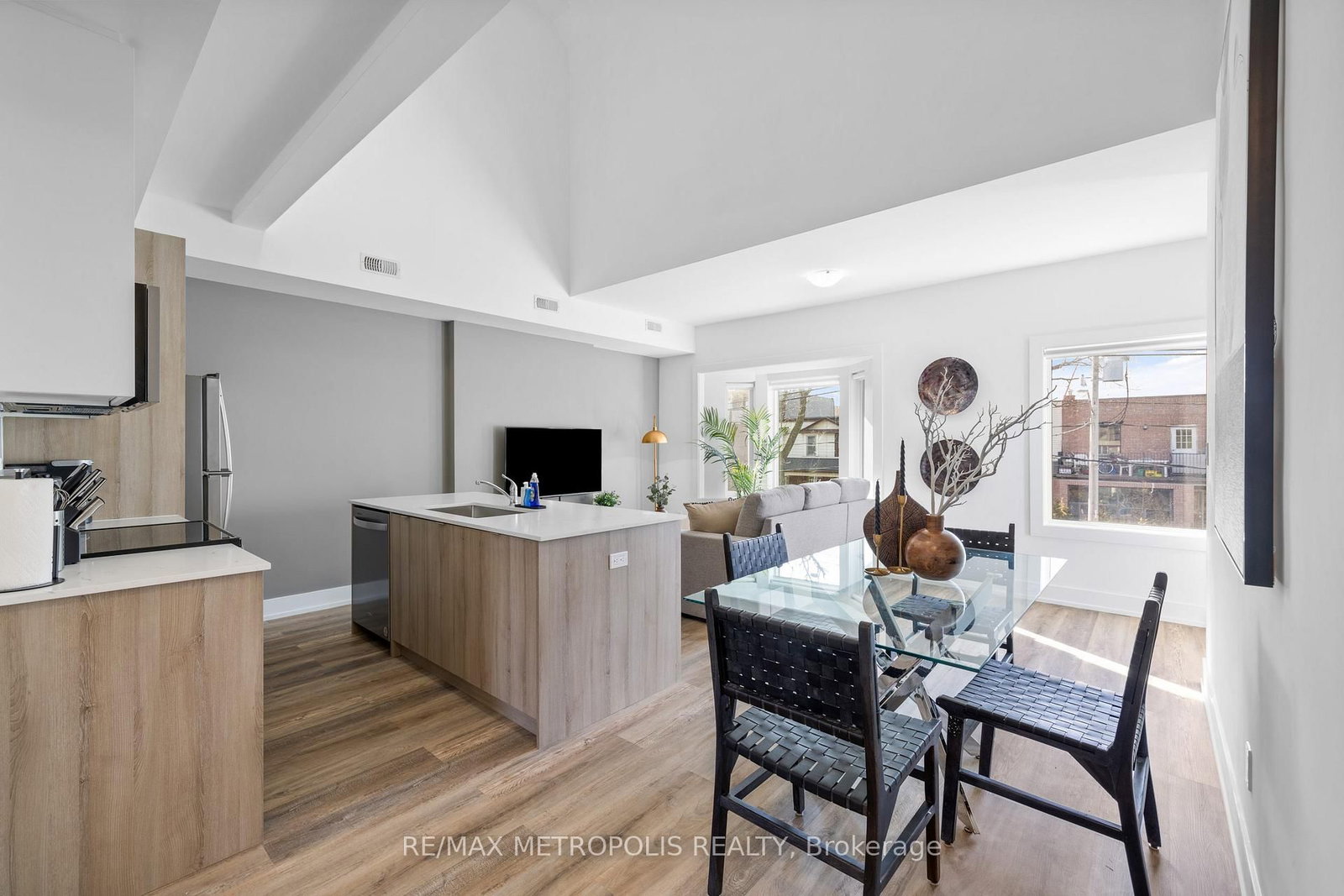 449 Lansdowne Avenue - Image 2