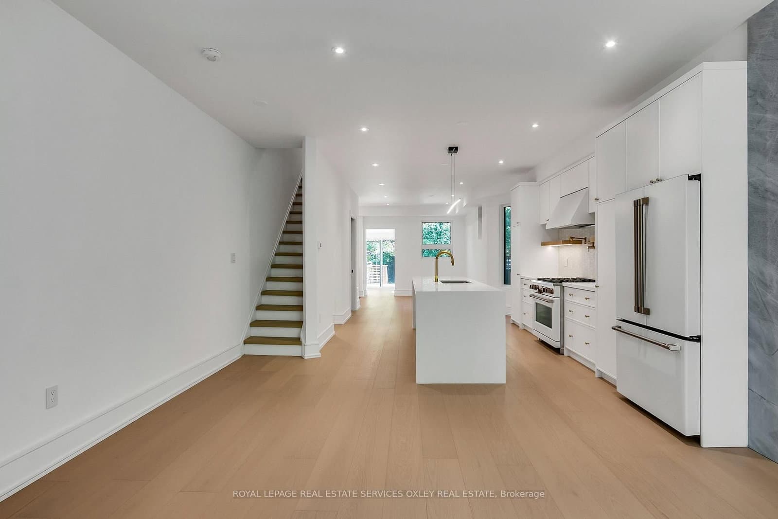 195 Albany Avenue - Image 3