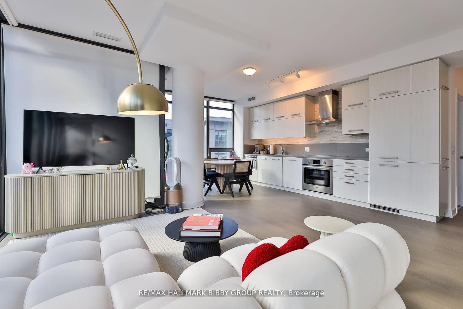 15 Beverley Street, Unit 710 - Image 4