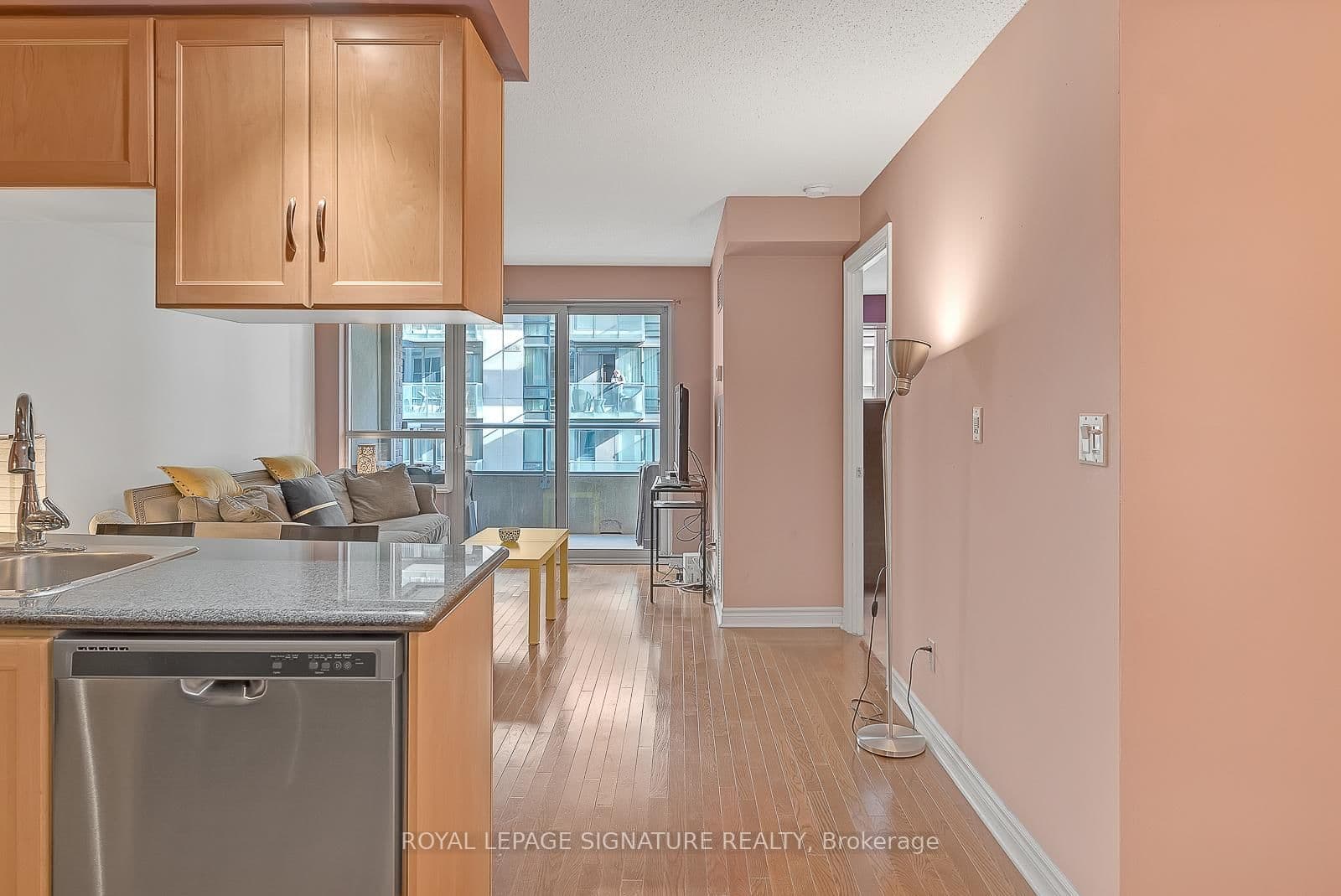 270 Wellington Street W, Unit 710 - Image 2