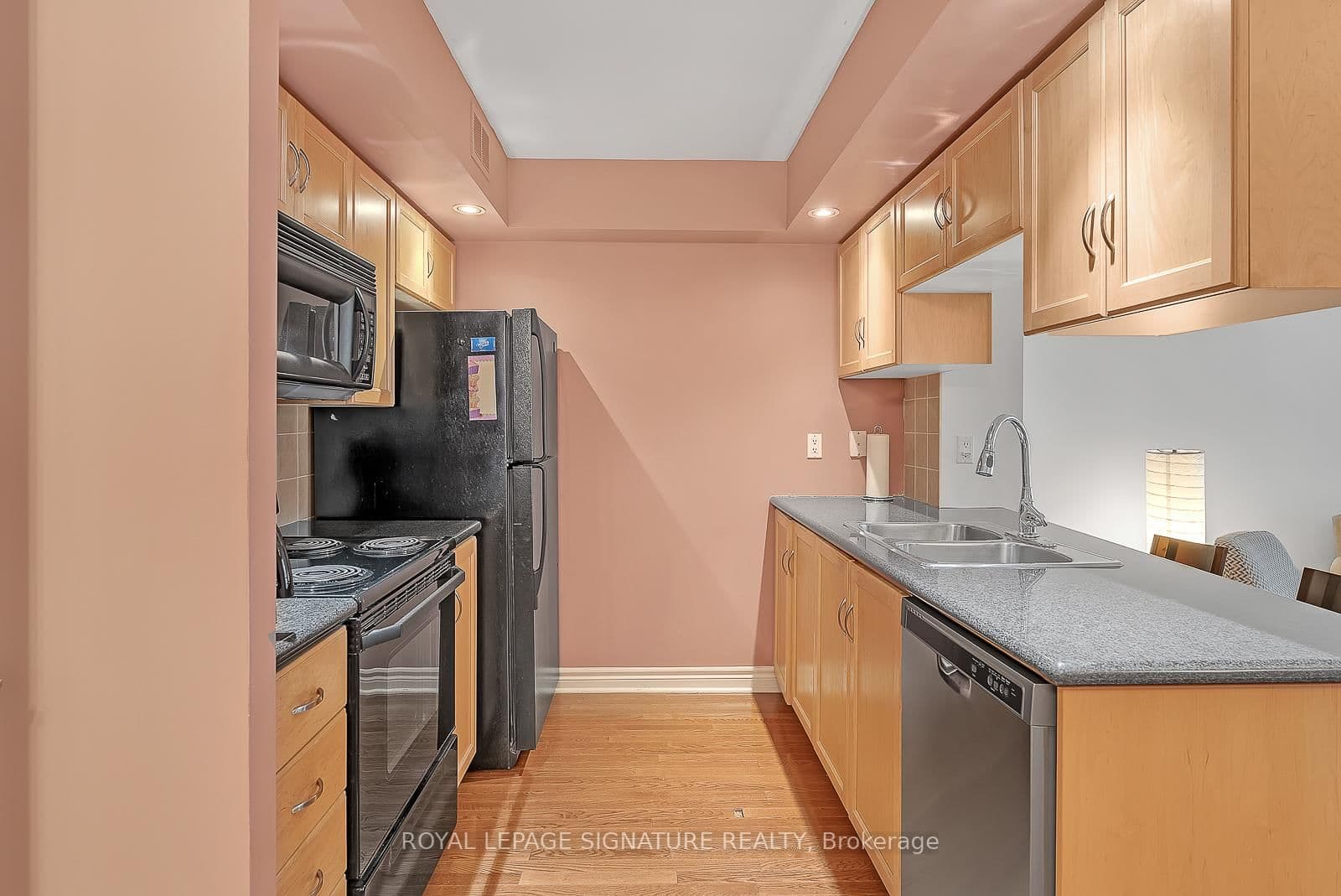 270 Wellington Street W, Unit 710 - Image 3