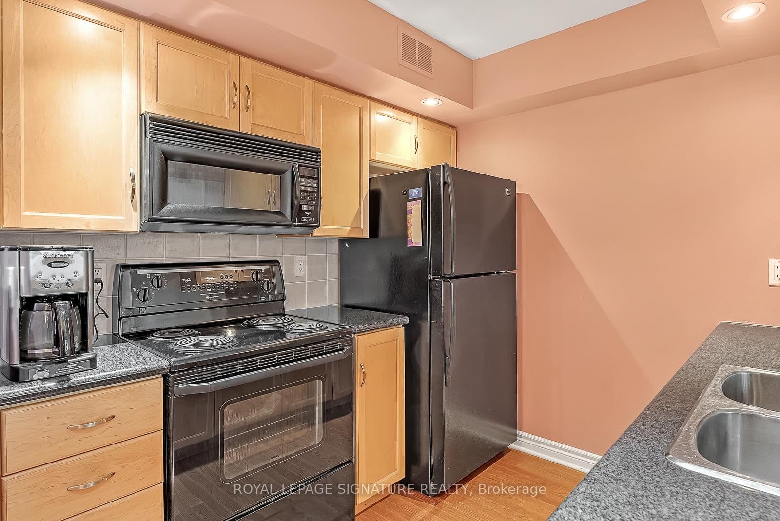 270 Wellington Street W, Unit 710 - Image 4