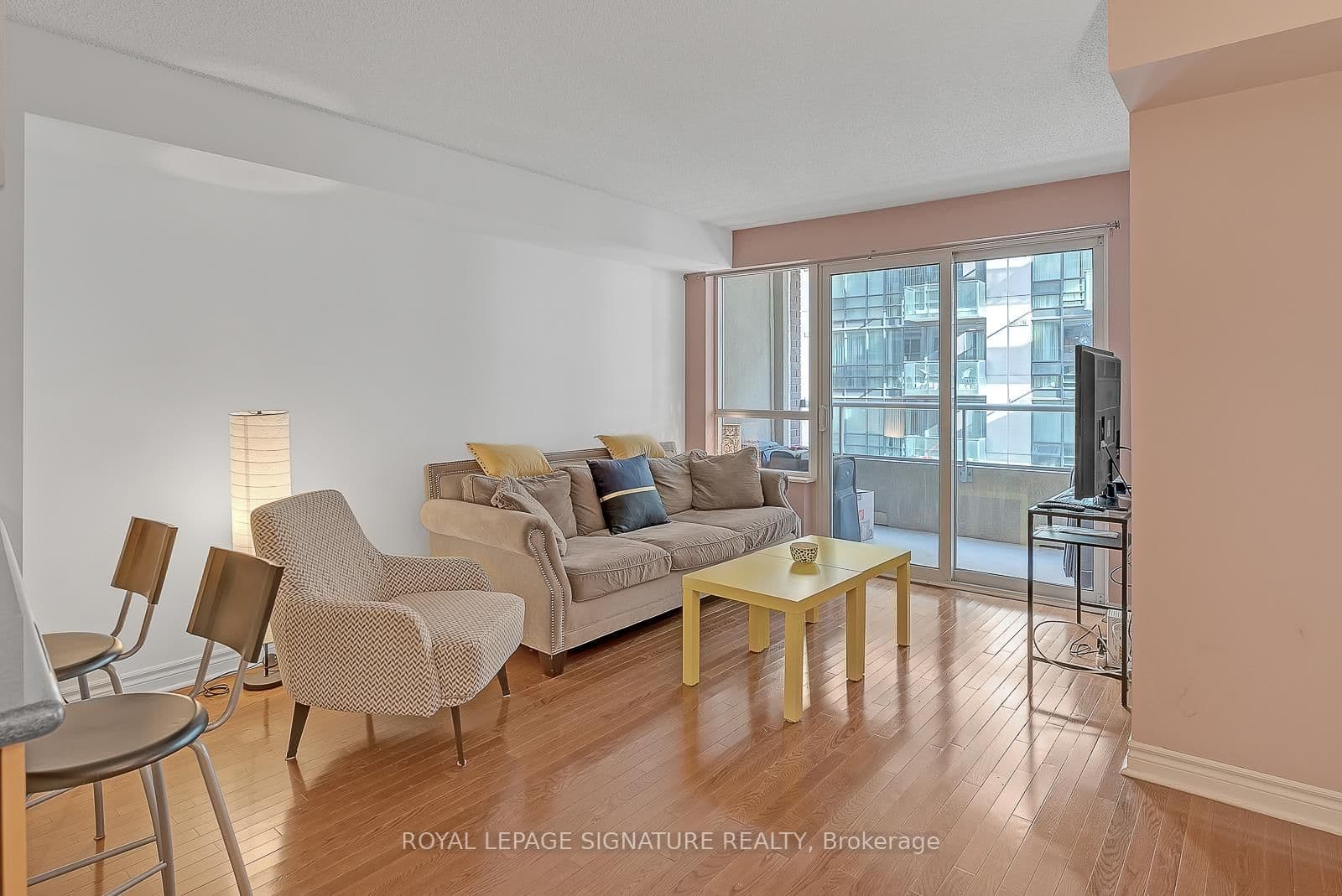 270 Wellington Street W, Unit 710 - Image 6