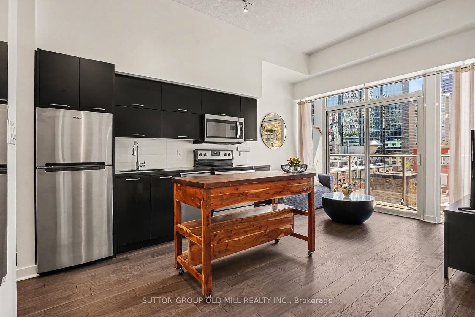 126 Simcoe Street, Unit 713 - Image 2