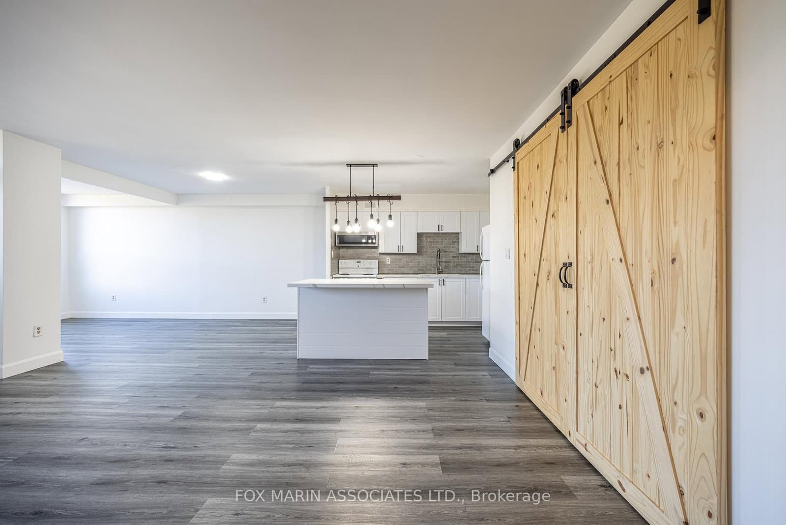 20 Edgecliff Golfway, Unit 312 - Image 3