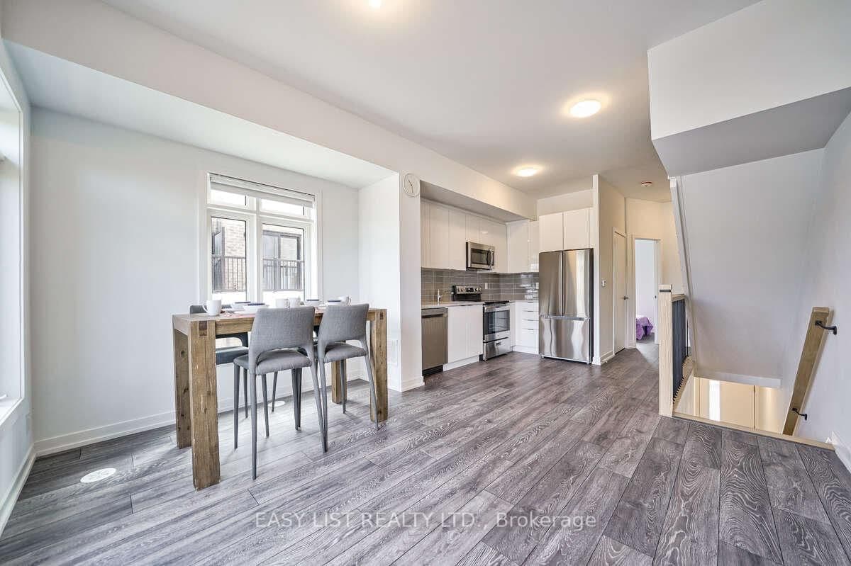 27 Spruce Pines Crescent - Image 3