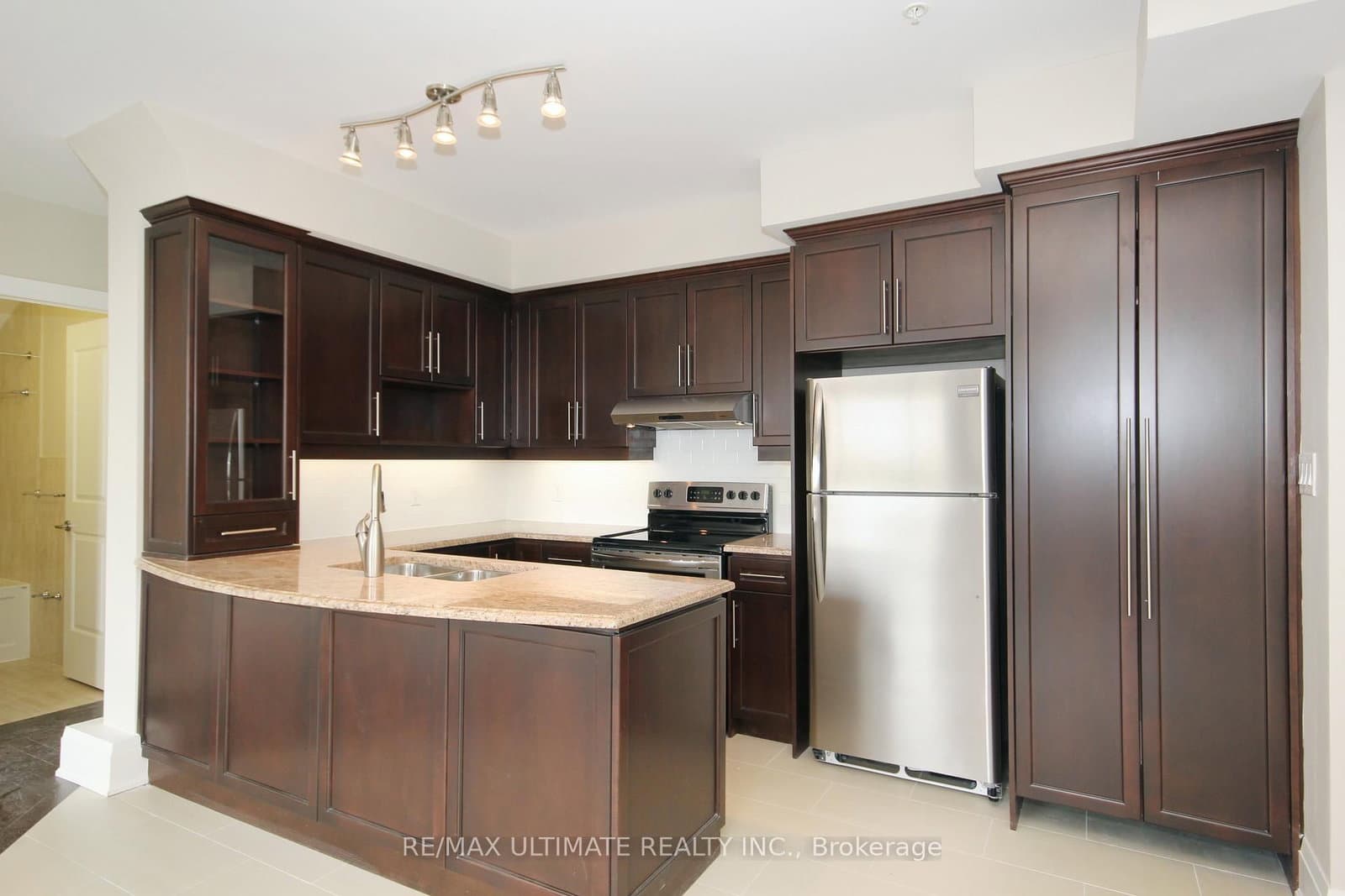 458 Oakwood Avenue, Unit 502 - Image 3