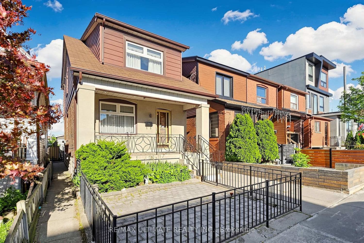 494 Oakwood Avenue W - Image 2