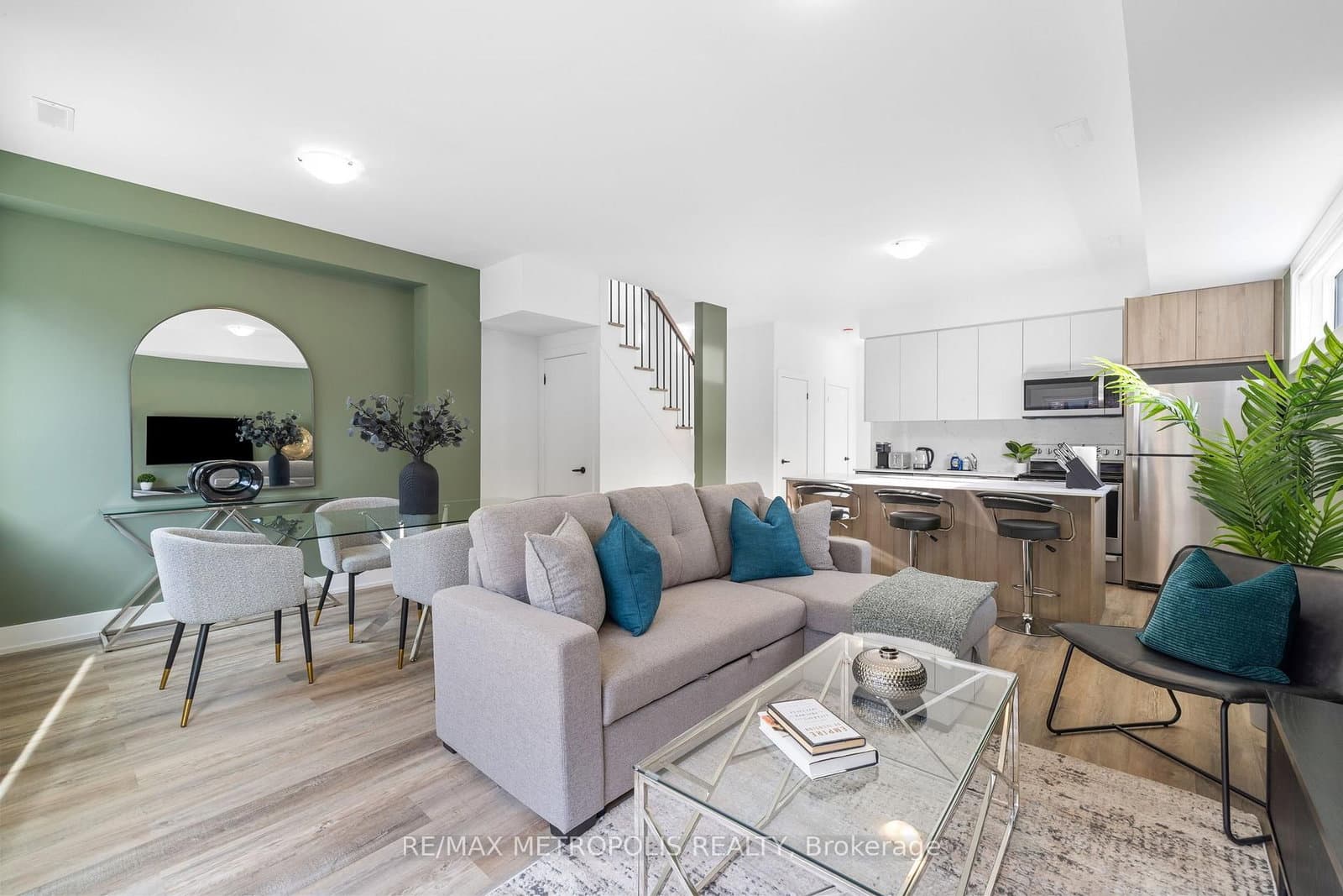 447 Lansdowne Avenue, Unit Laneway - Image 1