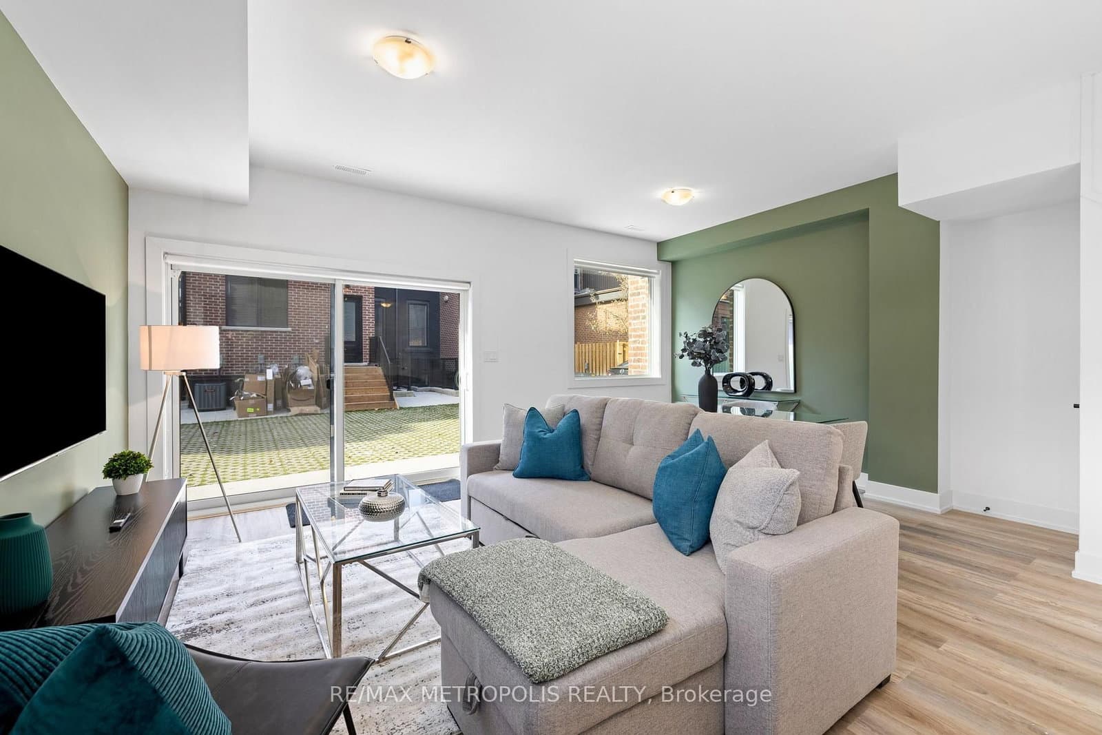 447 Lansdowne Avenue, Unit Laneway - Image 2