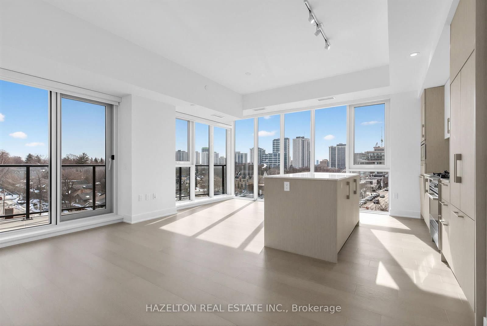 8 Manor Road W, Unit 602 - Image 2