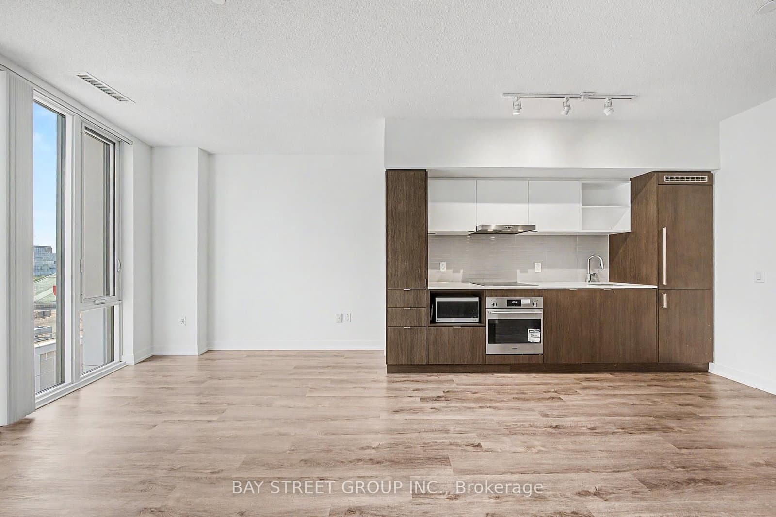 138 Downes Street, Unit 806 - Image 4