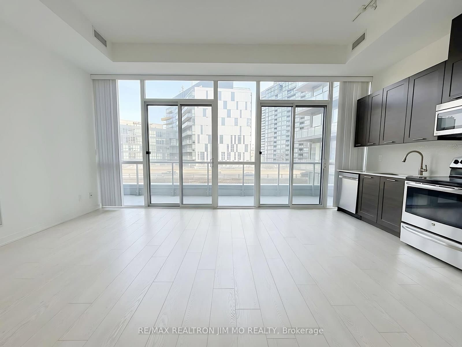 20 Bruyeres Mews, Unit 727 - Image 5