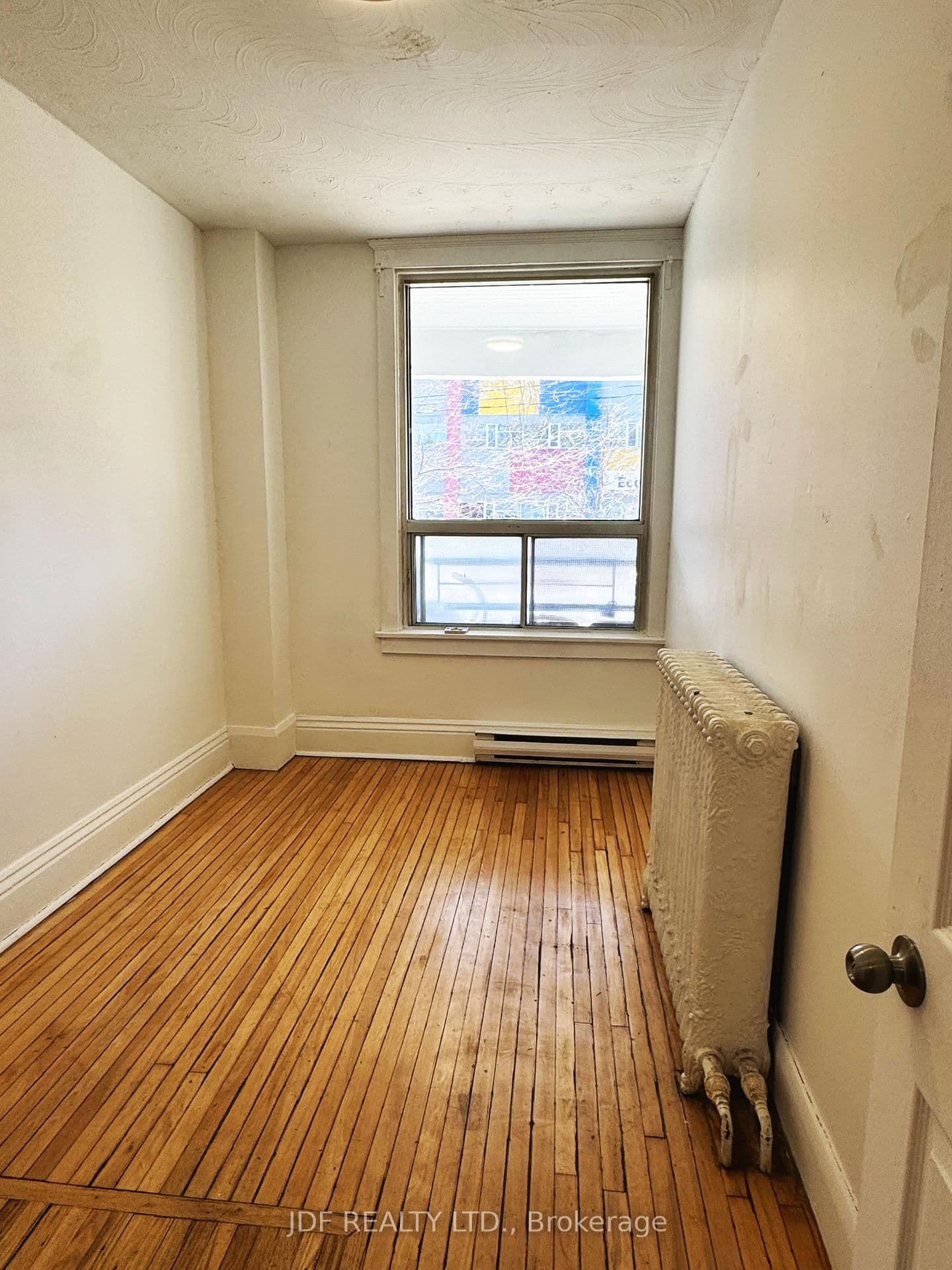 383 Lansdowne Avenue, Unit Main Floor - Image 5