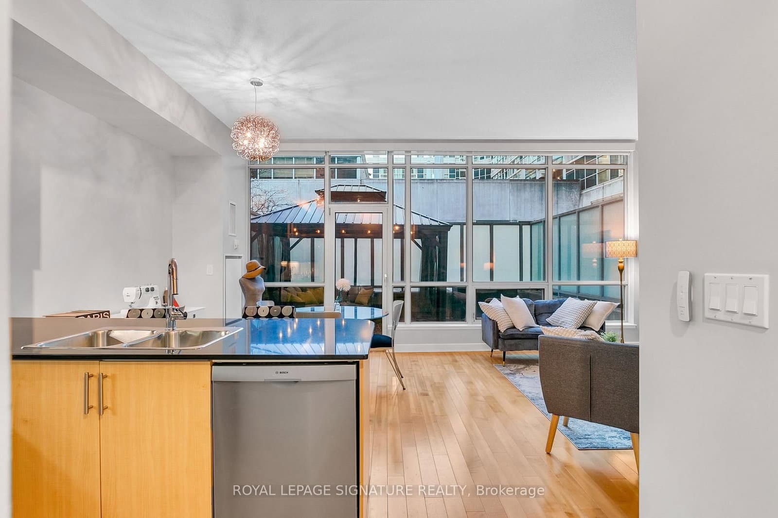 350 Wellington Street W, Unit G25 - Image 4