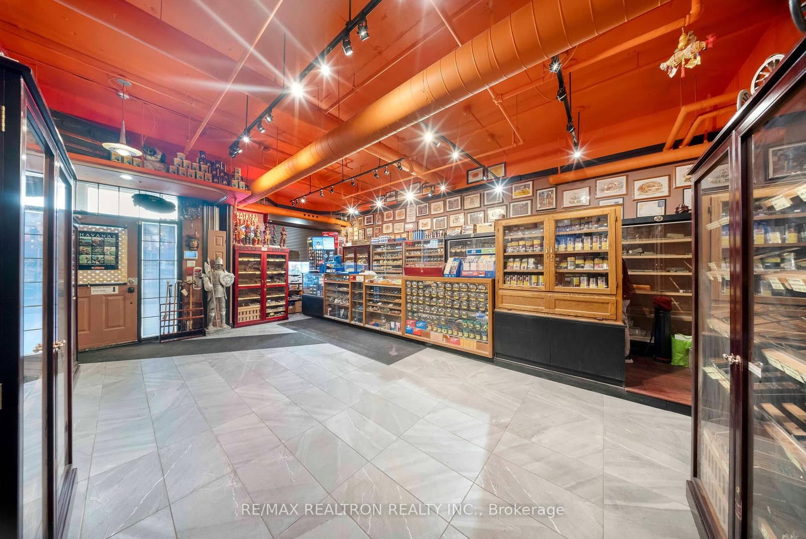 85 McCaul Street N - Image 4