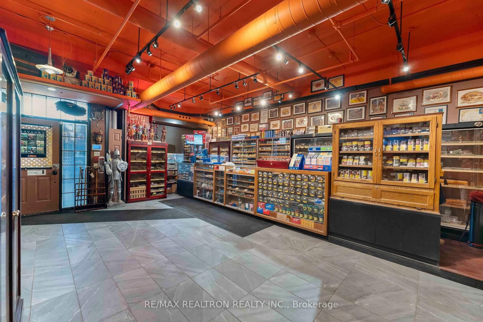85 McCaul Street N - Image 5