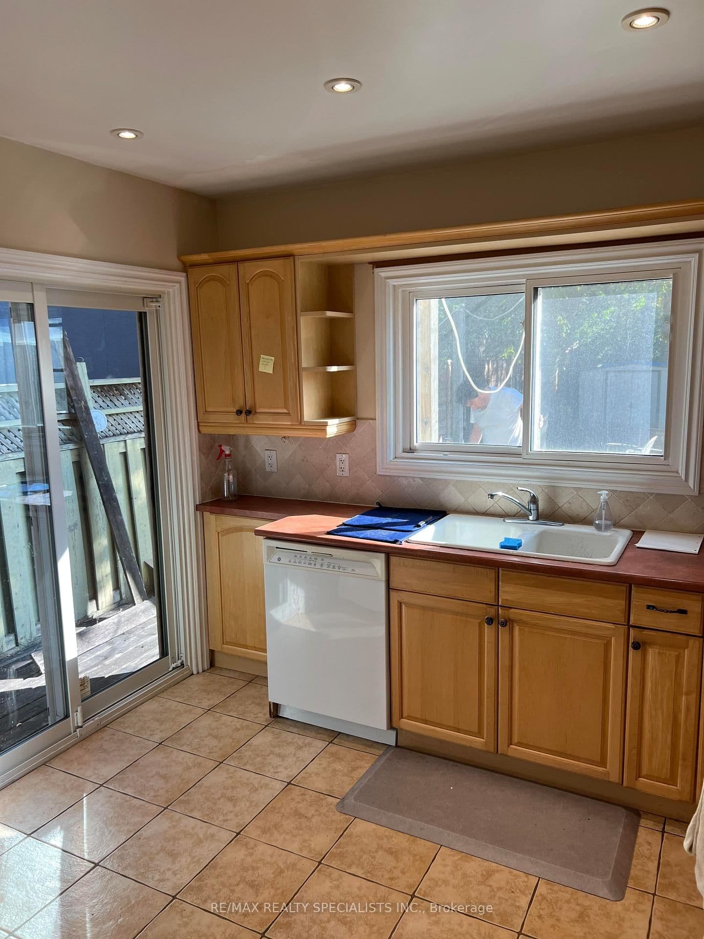 121 MAPLEWOOD Avenue - Image 2