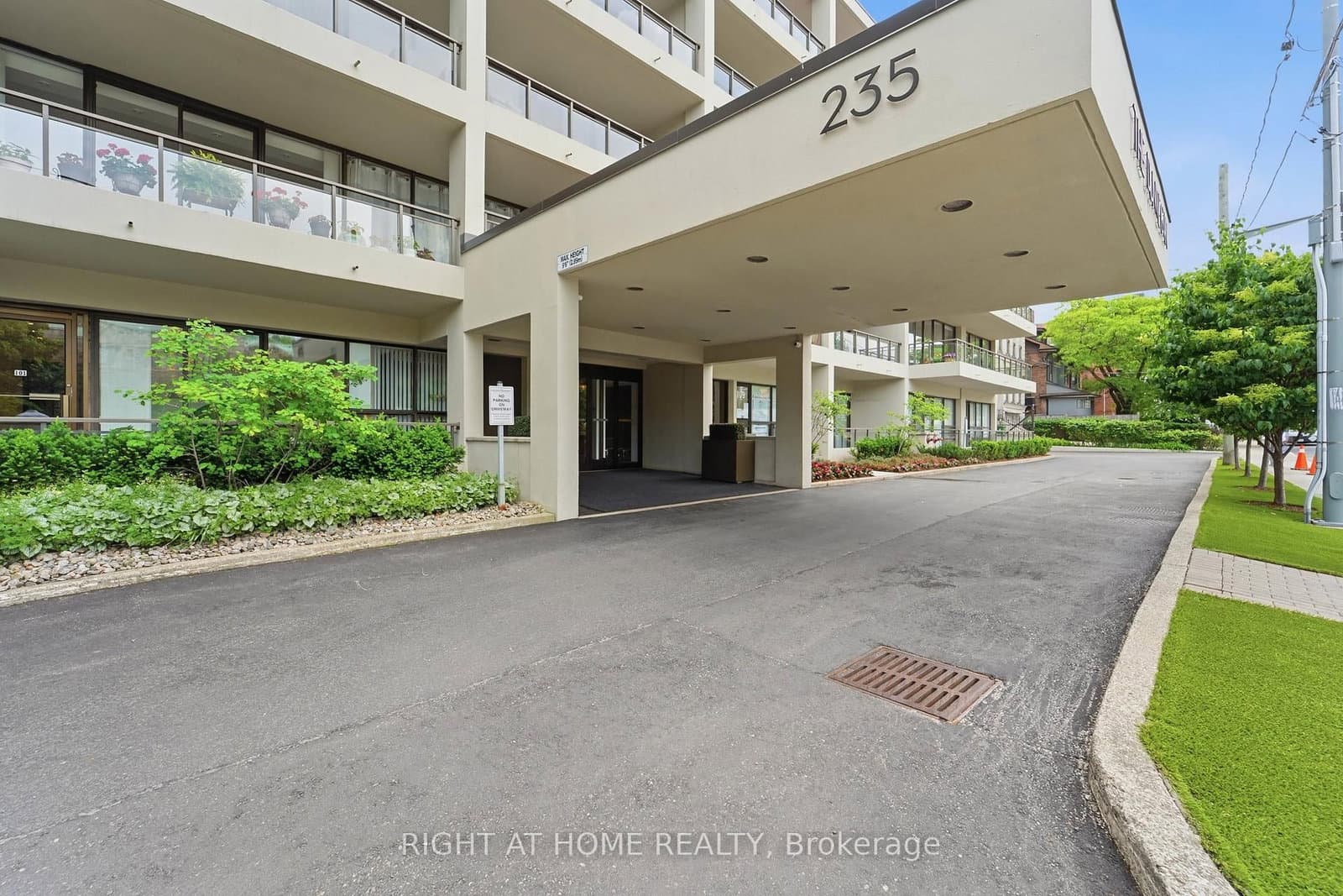 235 St Clair Avenue W, Unit 109 - Image 3