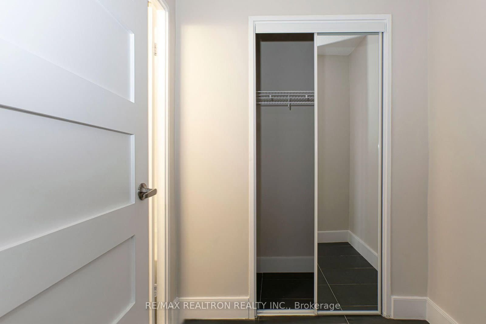 666 Spadina Avenue, Unit 2107 - Image 3