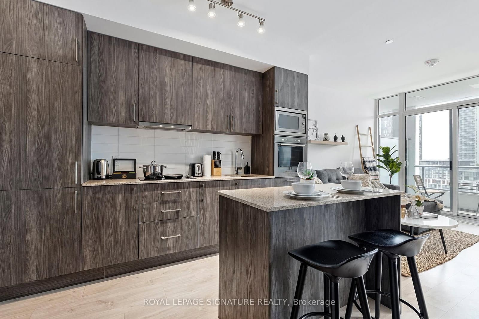 576 Front Street W, Unit 806E - Image 3