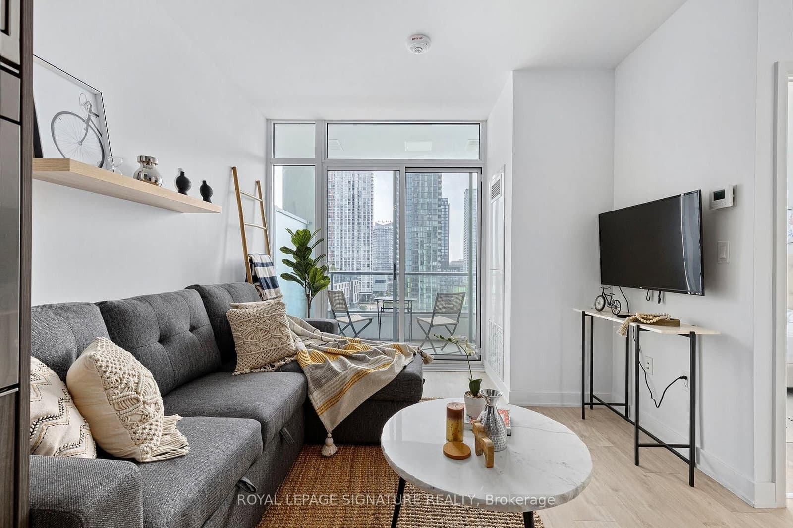 576 Front Street W, Unit 806E - Image 6