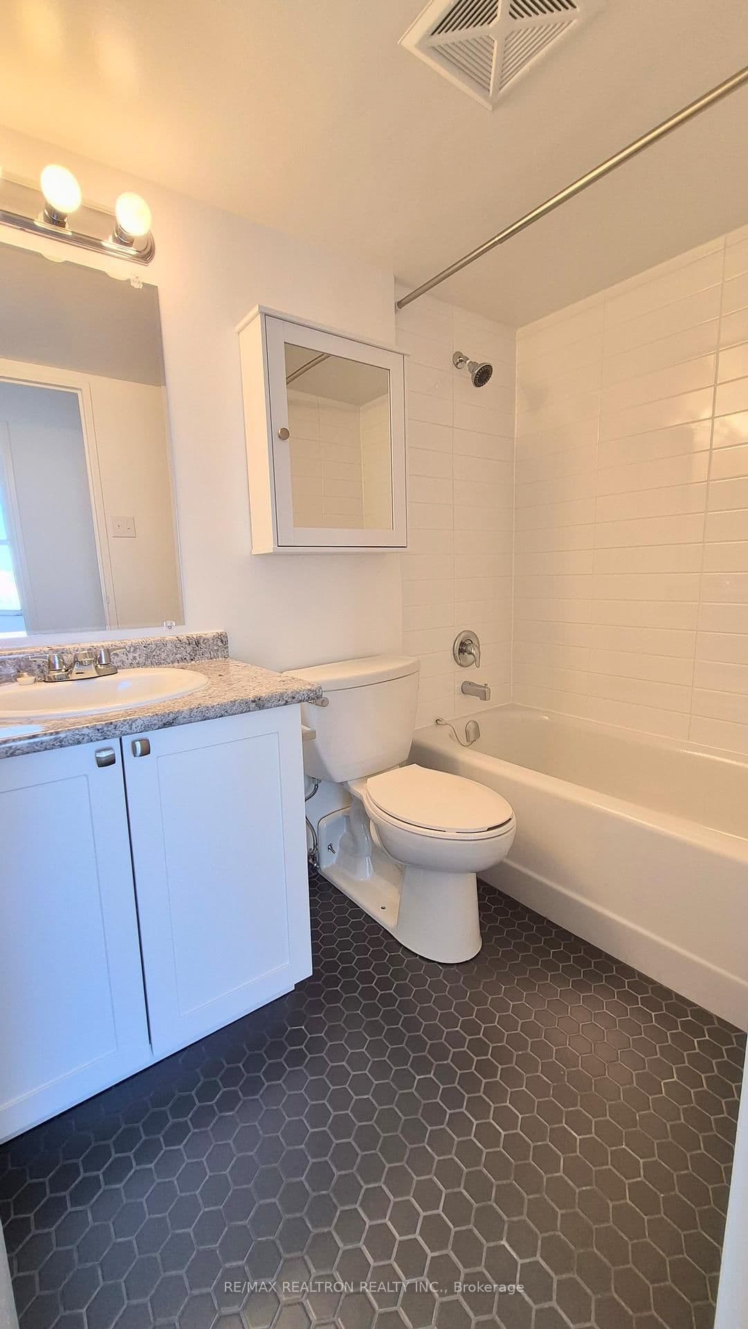 21 Vaughan Road, Unit 1606 - Image 5