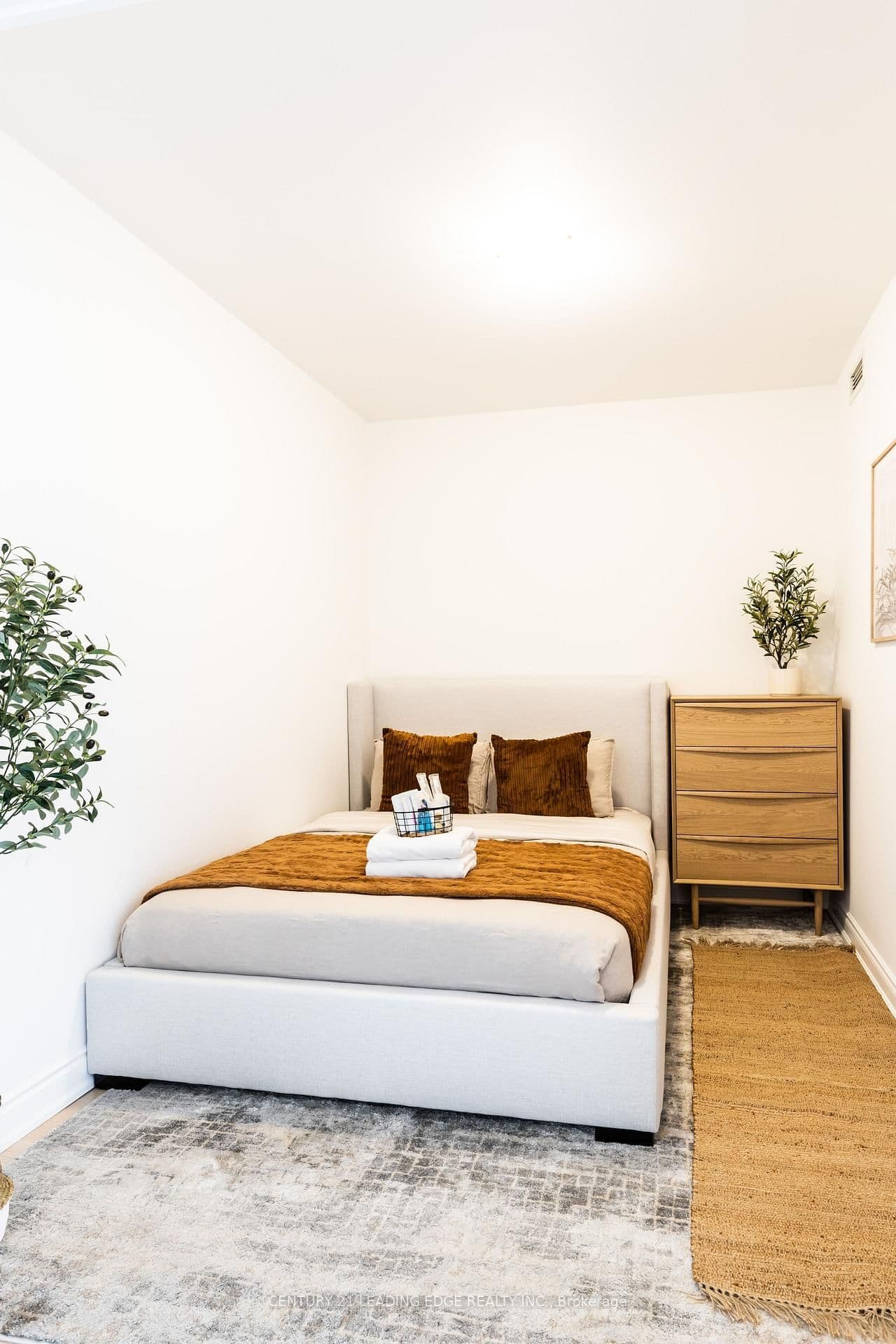 388 Yonge Street, Unit 7310 - Image 6