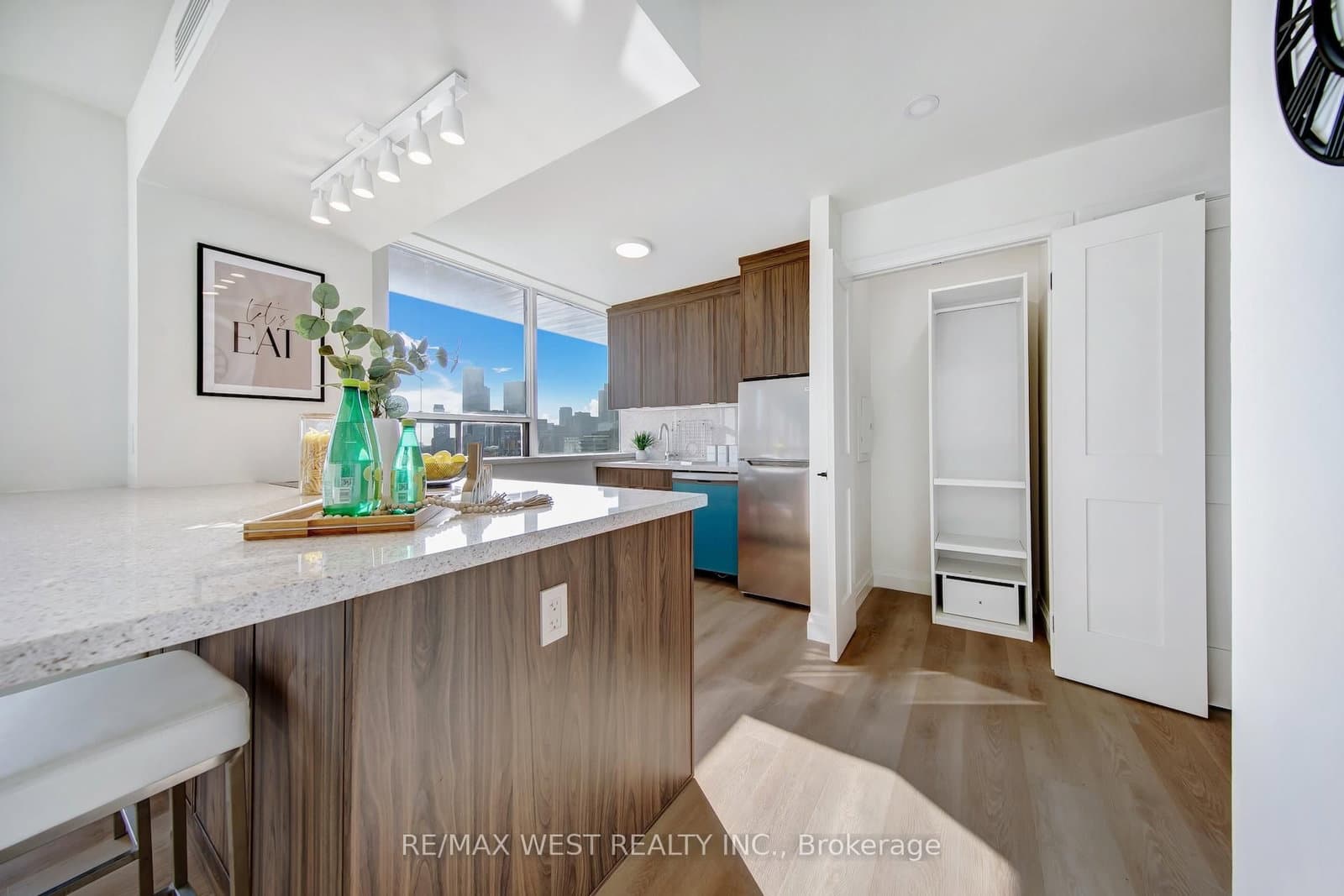 914 Yonge Street, Unit 1202 - Image 3
