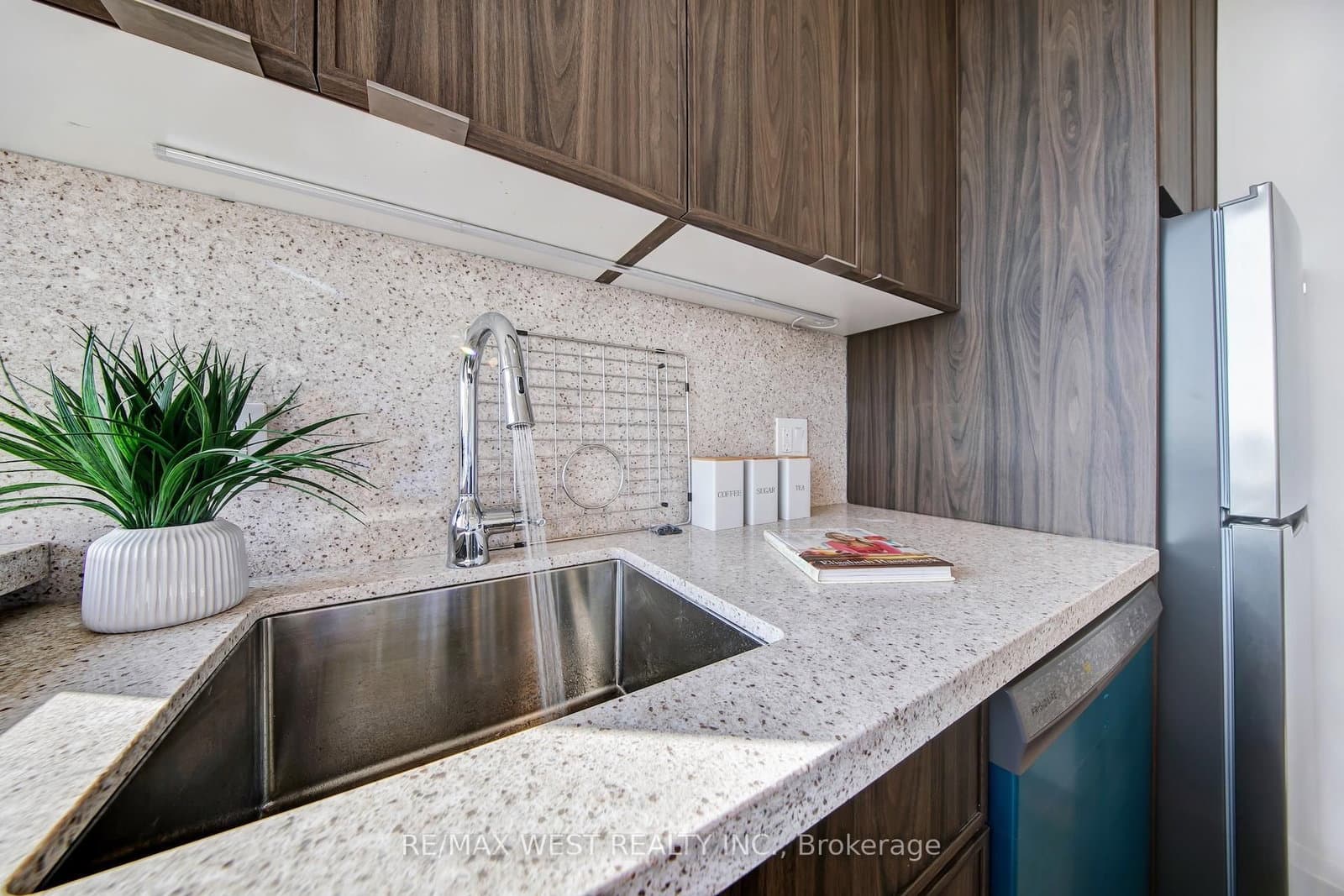 914 Yonge Street, Unit 1202 - Image 4