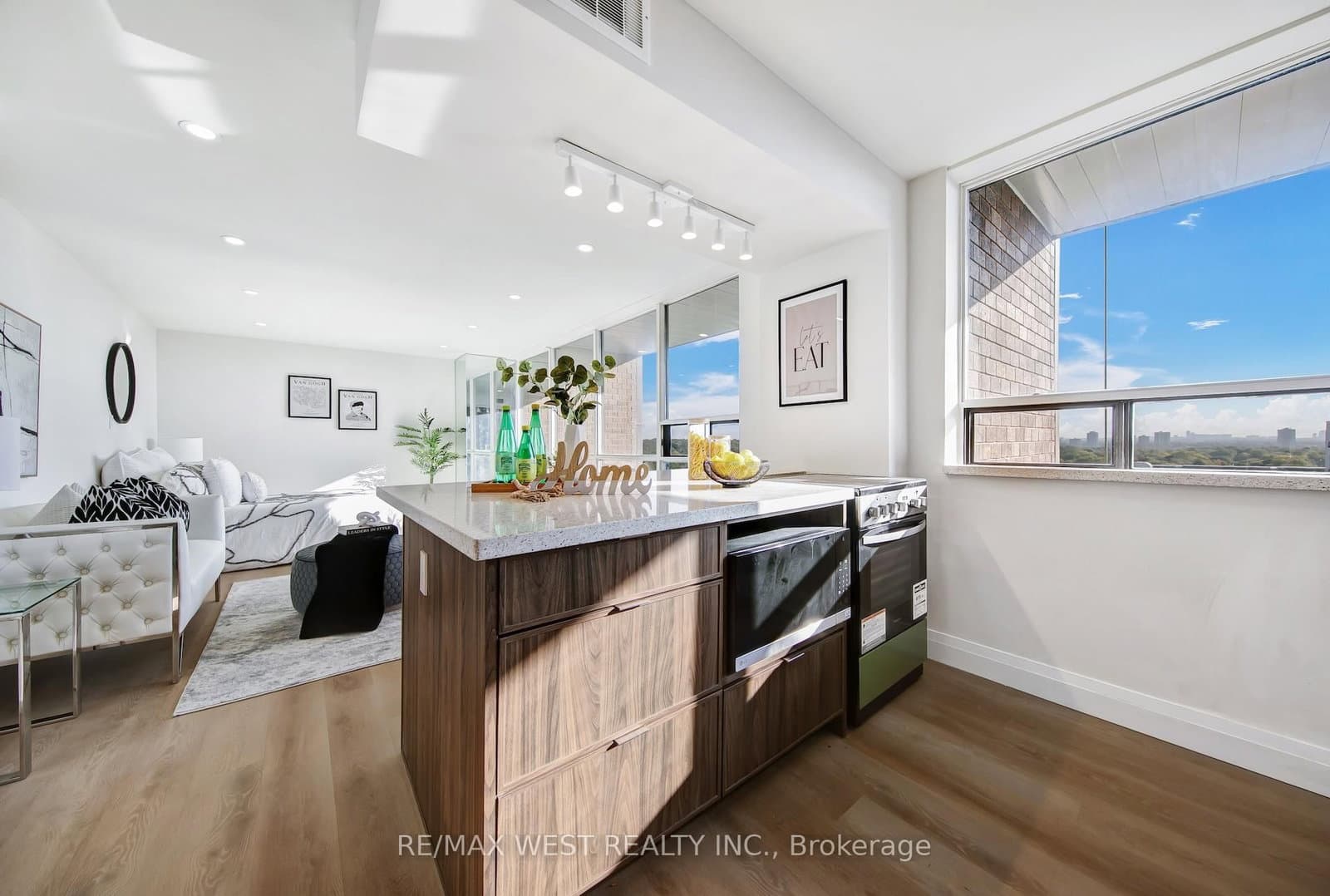 914 Yonge Street, Unit 1202 - Image 5