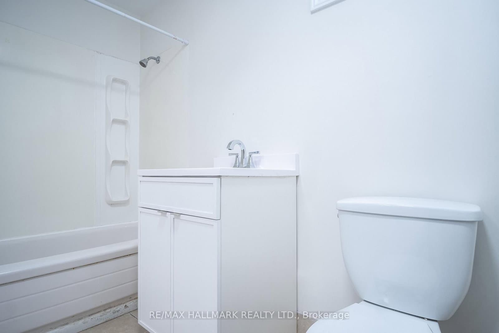 118 Fairholme Avenue, Unit Basement 1 - Image 5