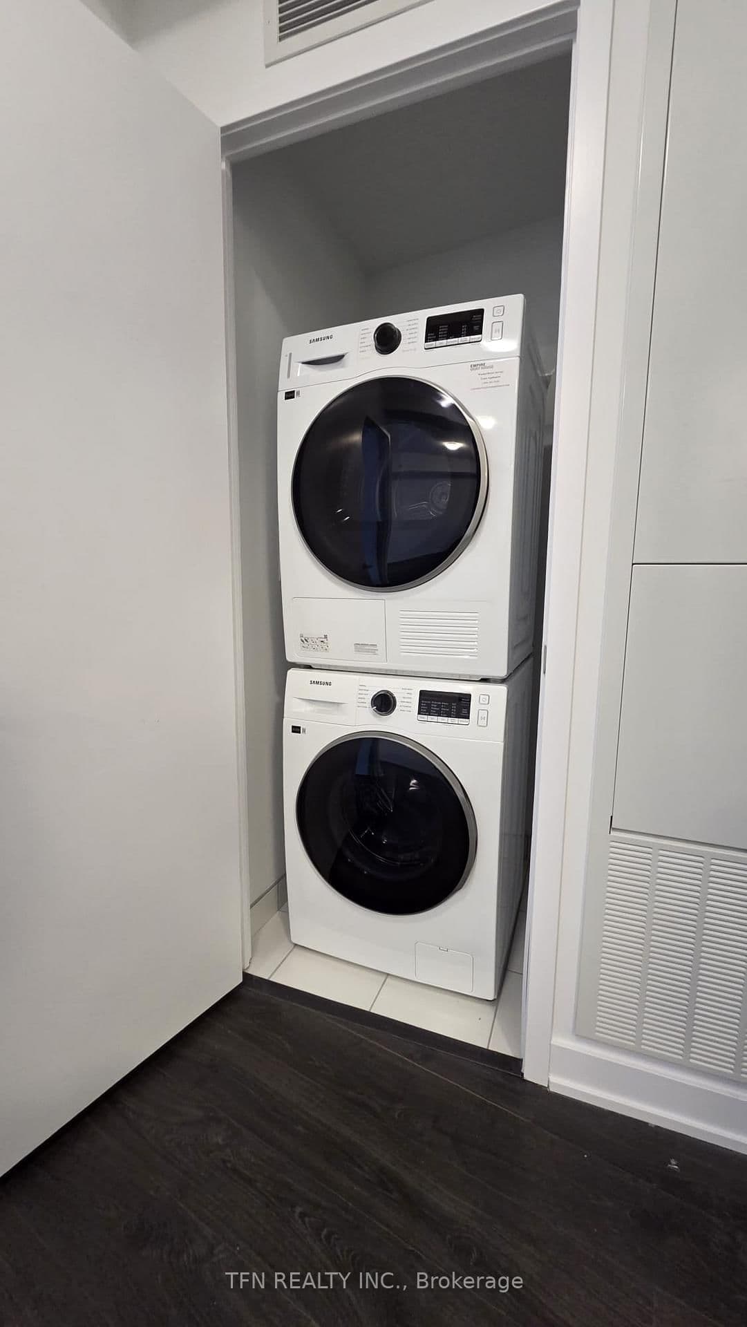 15 Richardson Street, Unit 1801 - Image 5